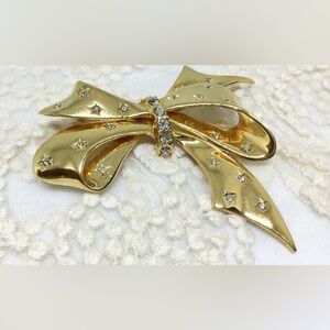 Goldstone Joan Rivers bow brooch.